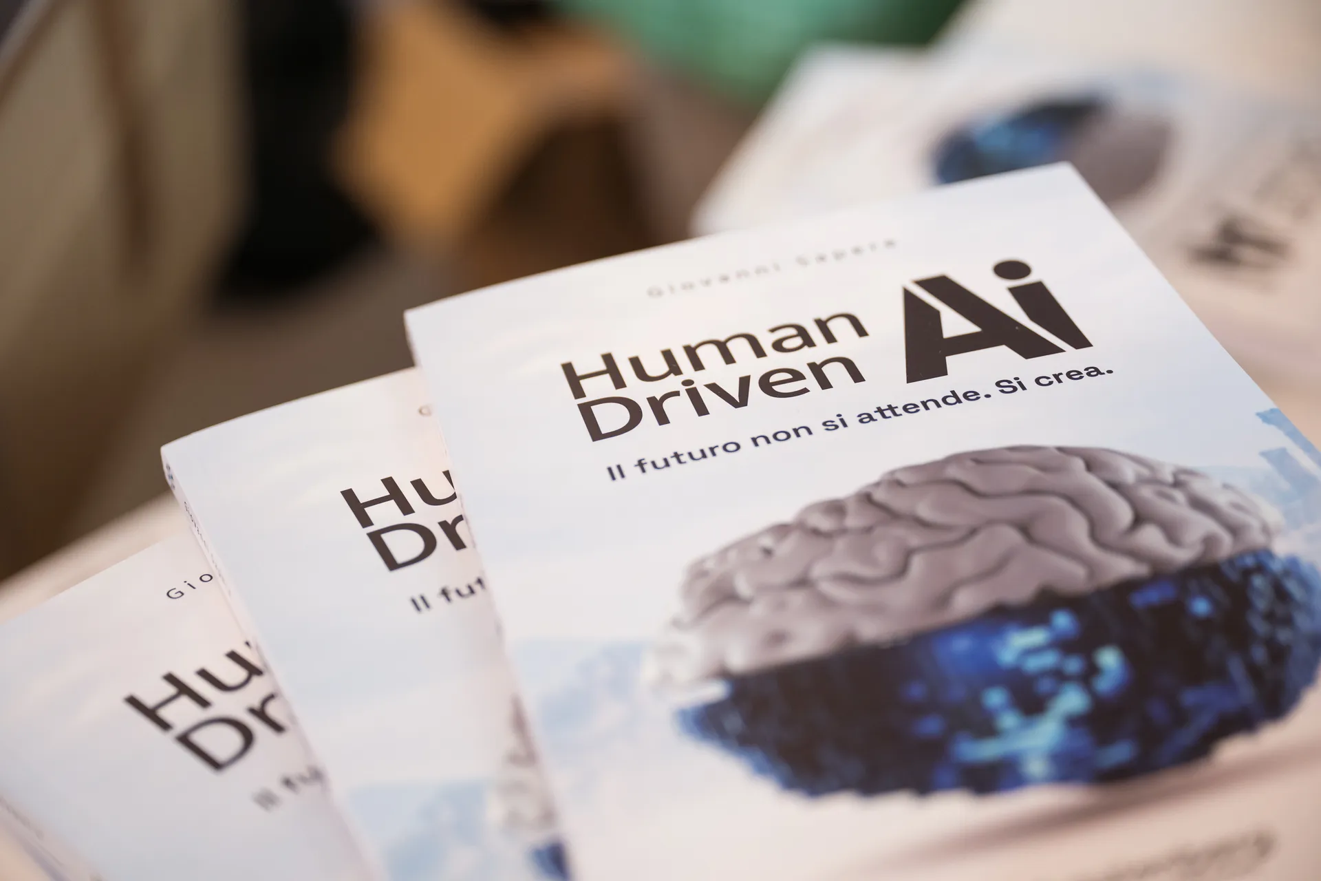 Ejemplares del libro Human Driven AI