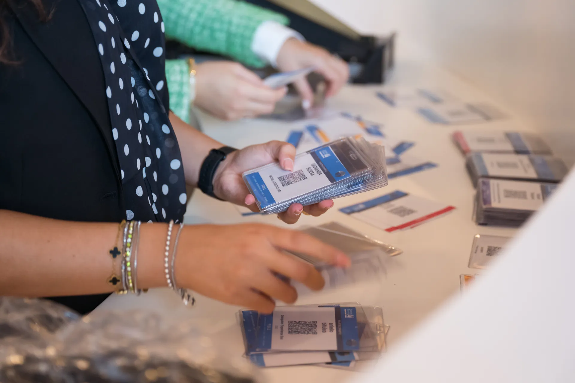 Las acreditaciones de los participantes